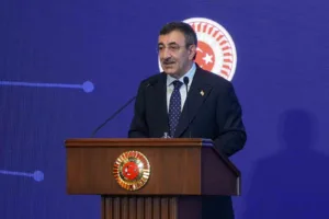 Cumhurbaşkanı Yardımcısı Cevdet Yılmaz, Düzce Belediye Başkanı Dr. Faruk Özlü