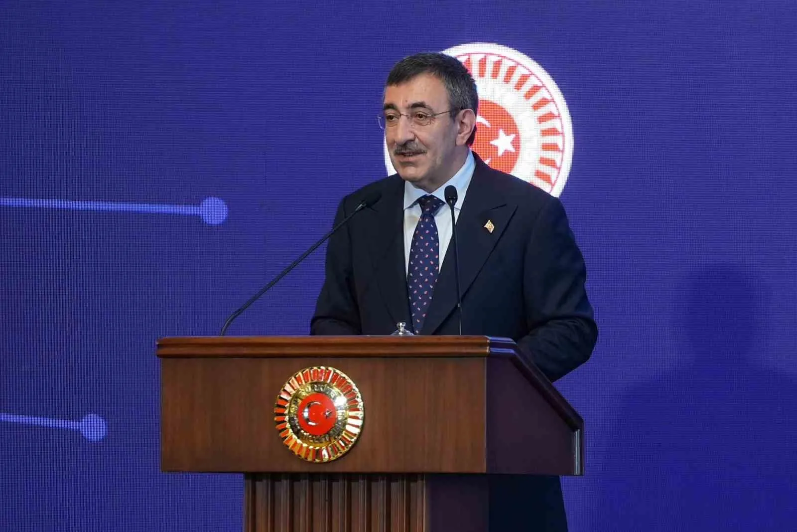 Cumhurbaşkanı Yardımcısı Cevdet Yılmaz, Düzce Belediye Başkanı Dr. Faruk Özlü