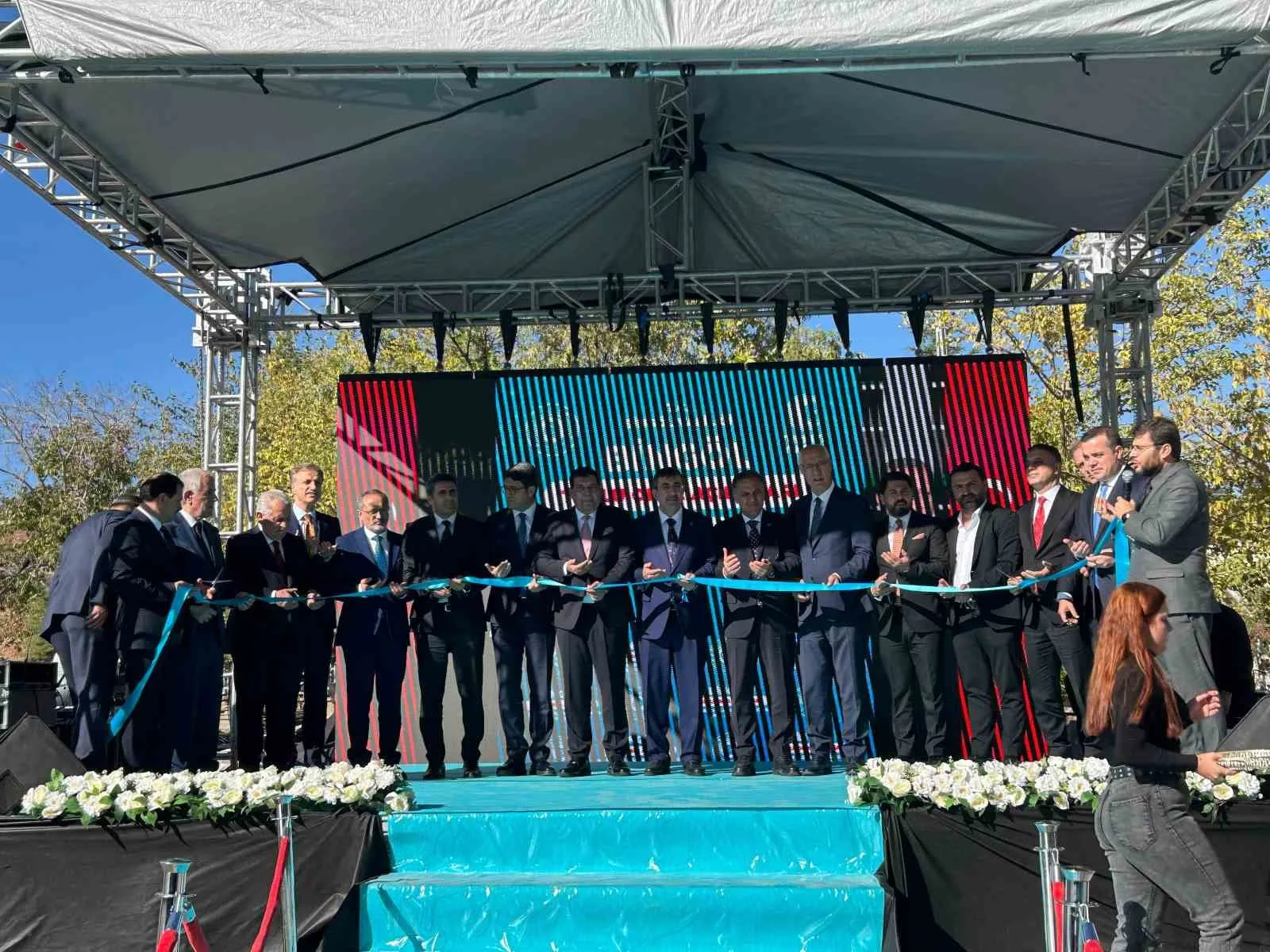 Bingöl’e gelen Cumhurbaşkanı Yardımcısı Cevdet Yılmaz, açılış ve temel atma