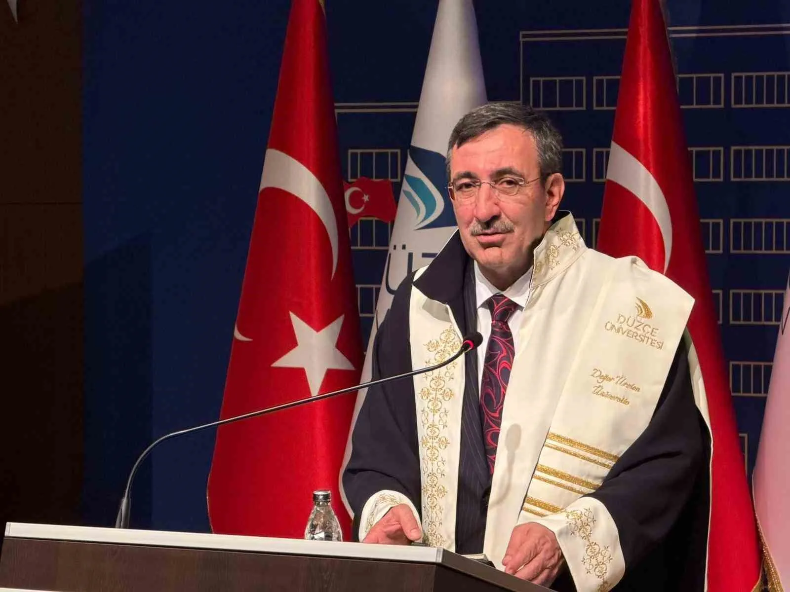 Düzce Üniversitesinin 2025-2026 Akademik Yılı Açılış Töreni’nde konuşan Cumhurbaşkanı Yardımcısı