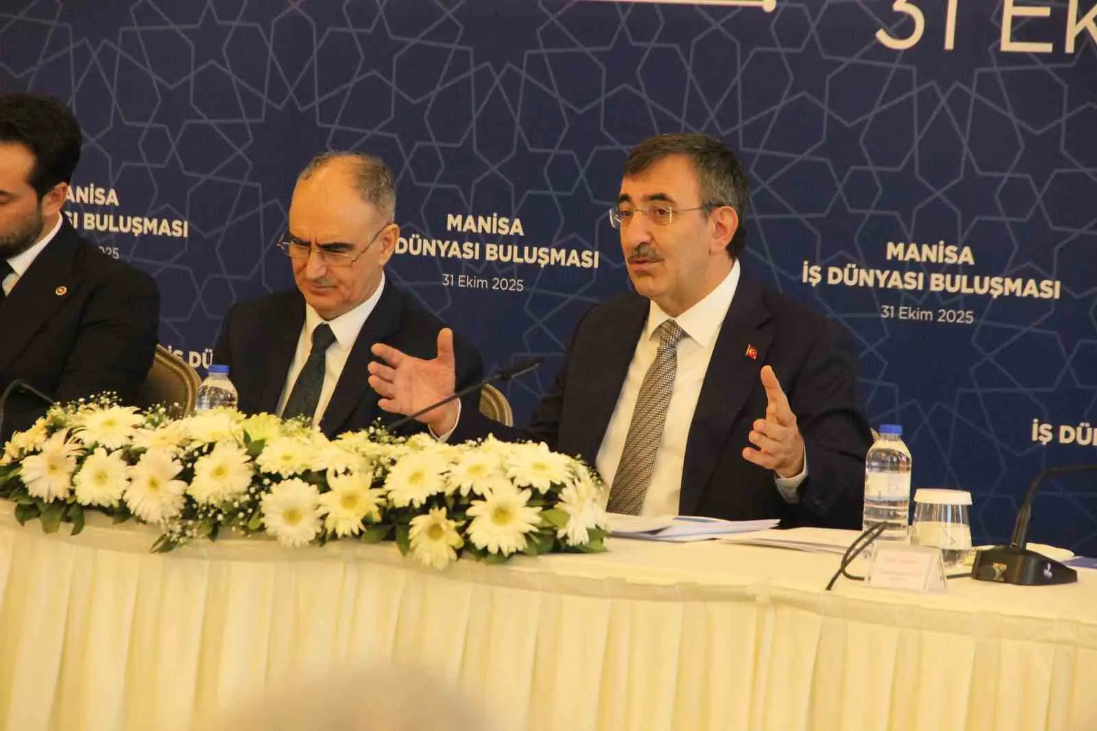 Manisa’da iş dünyasıyla buluşan Cumhurbaşkanı Yardımcısı Cevdet Yılmaz, Türkiye’nin yeni