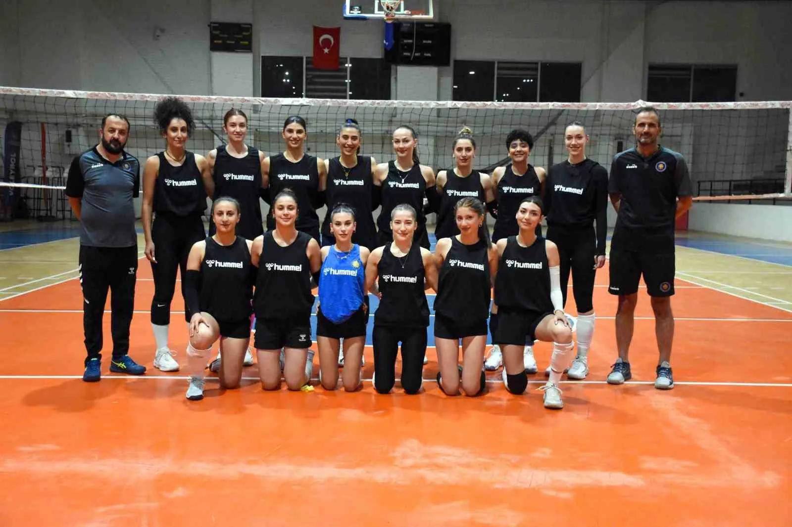 Hazırlıklarını tamamlayan Diyarbakır Büyükşehir Belediyesi kadın voleybol takımı, 1. Lig