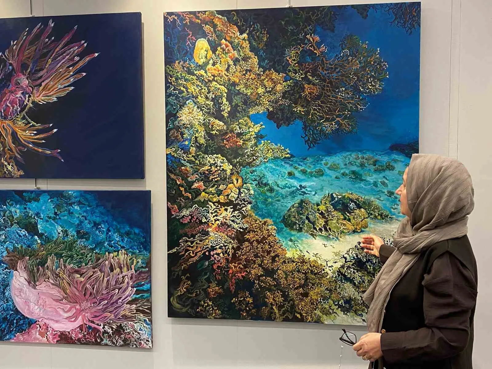 Artnouva Sanat Fuarı’nda eserlerini sanatseverlerle buluşturan sanatçı Zehra Erişen, deniz