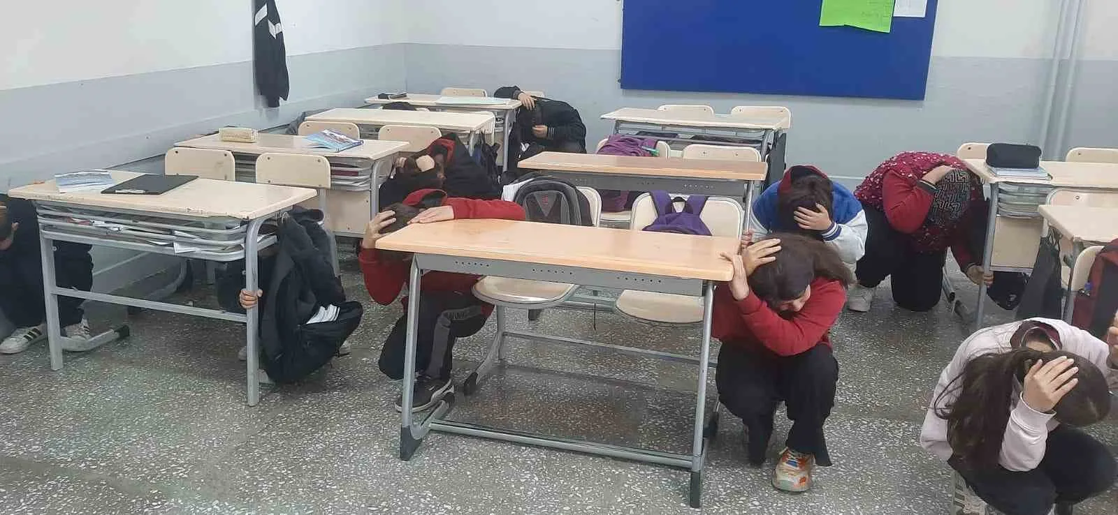 Denizli’de afetler ve dayanıklılık ayı etkinlikleri kapsamında okullarda eş zamanlı