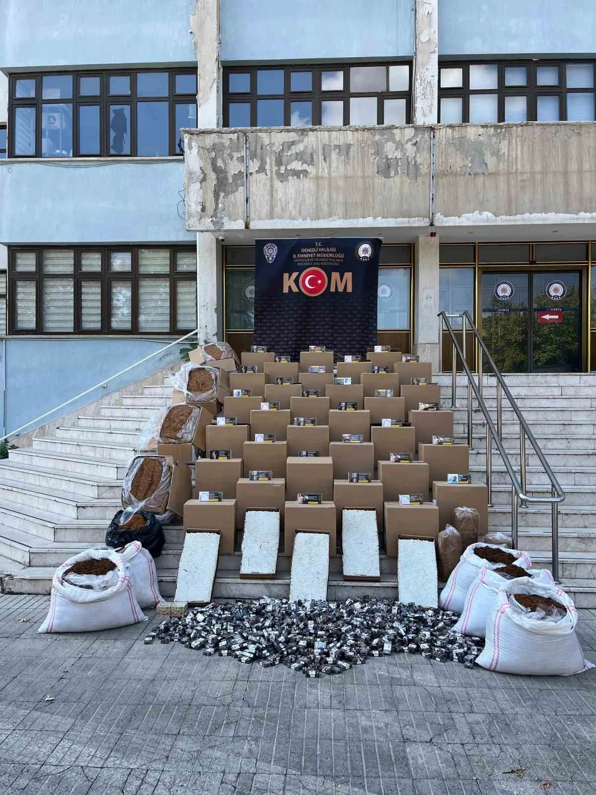 DENİZLİ (İHA) – Denizli’de polis ekiplerinin düzenlediği eş zamanlı operasyonlarda