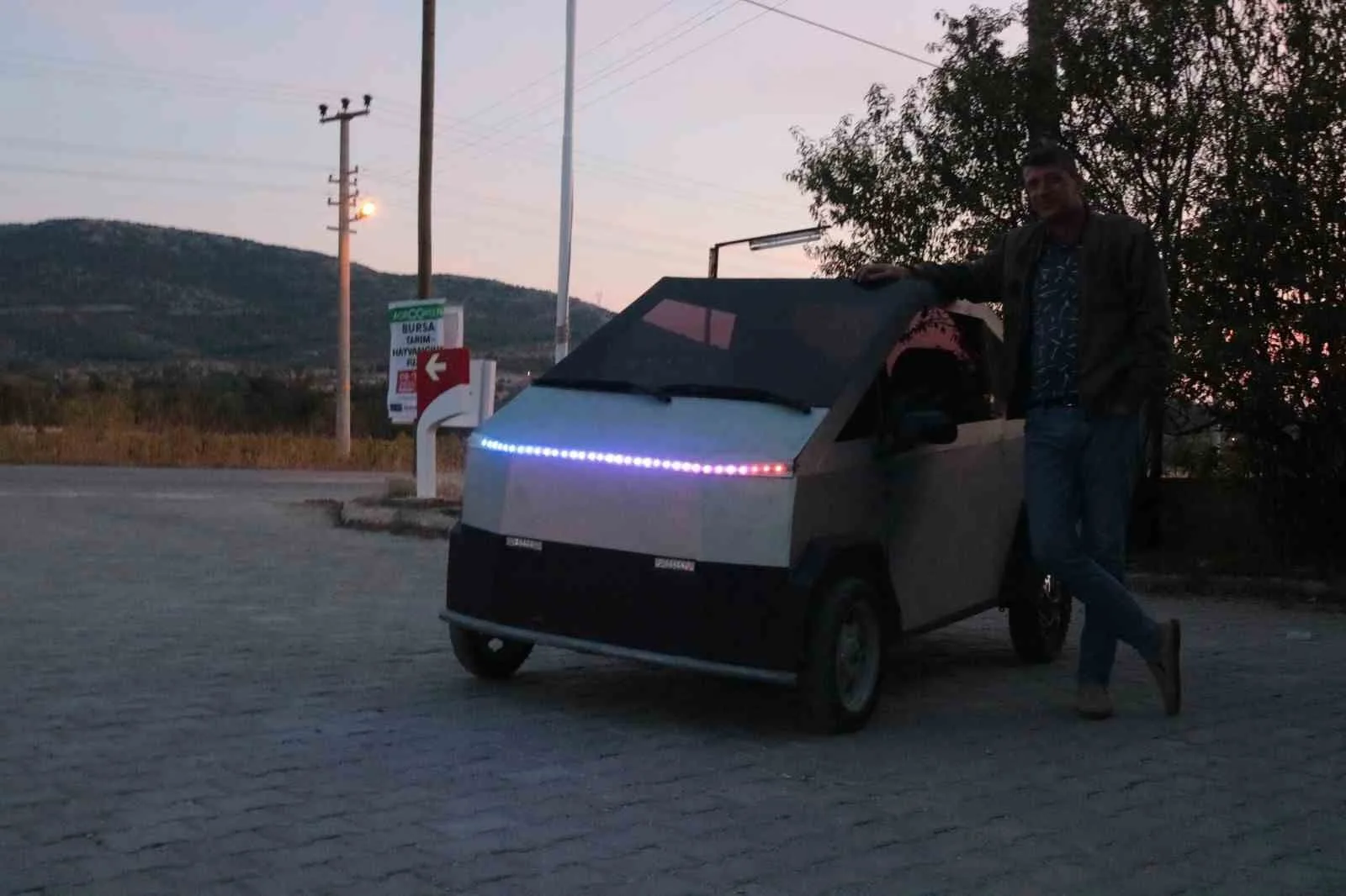 Denizli’de Elon Musk’a taş çıkaran vatandaş, Tesla’nın Cybertruck videolarından ilham