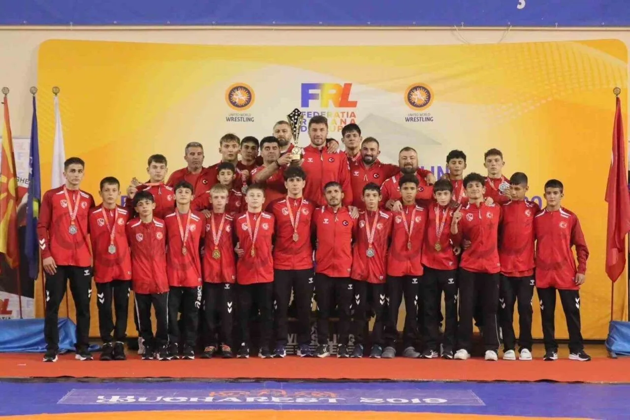 Romanya’da yapılan U15 Balkan Güreş Şampiyonası’nda, Denizli Sporcu Eğitim Merkezi