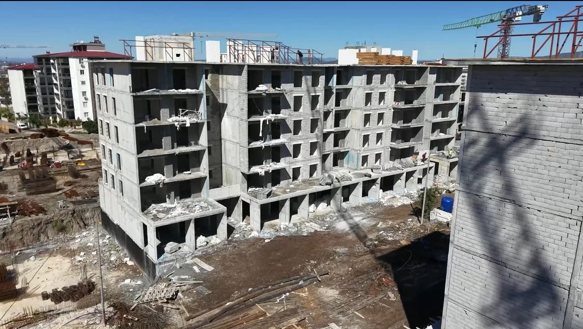 Osmaniye’de depremde yıkım yaşanan ve rezerv alana alınan Esenevler Mahallesi’nde