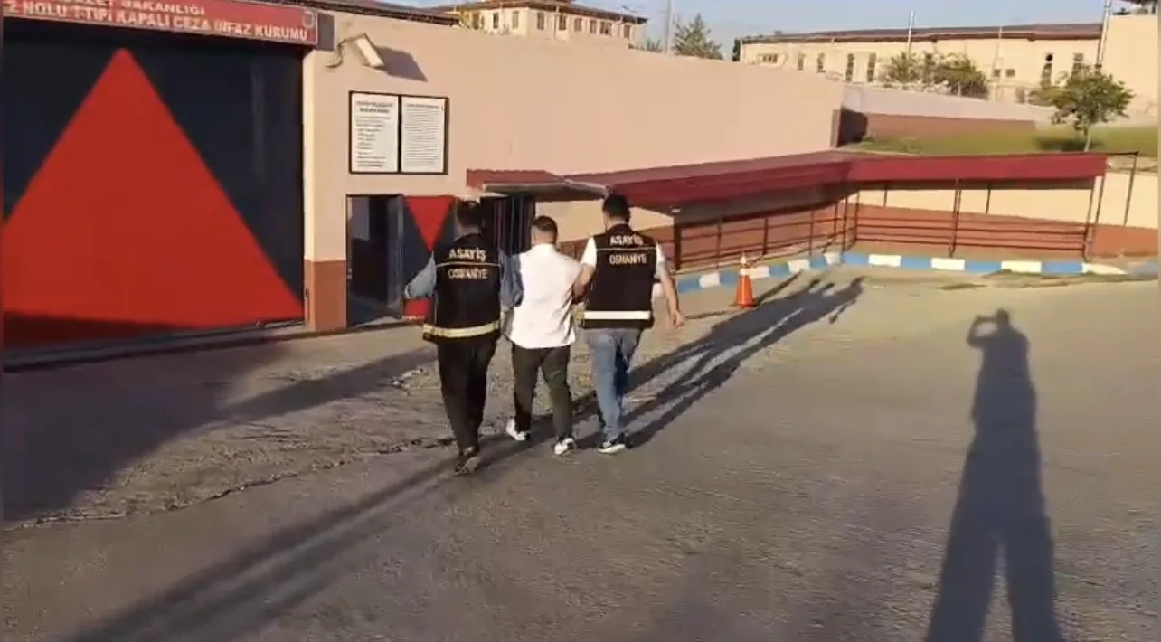 Osmaniye’de depremde zarar gören otomobilleri “change” yaparak piyasaya süren 6