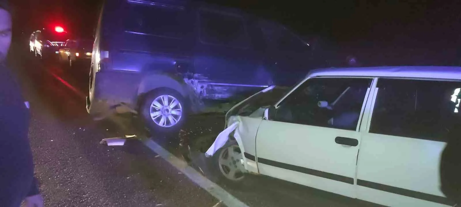 Konya’nın Derebucak ilçesinde otomobil ile minibüsün çarpışması sonucu meydana gelen