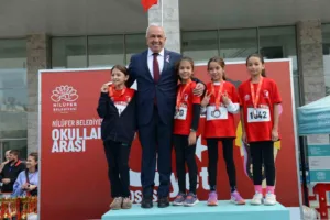 Nilüfer Belediyesi’nin Cumhuriyet’in 102. yılı kutlamaları çerçevesinde 55 okuldan bin