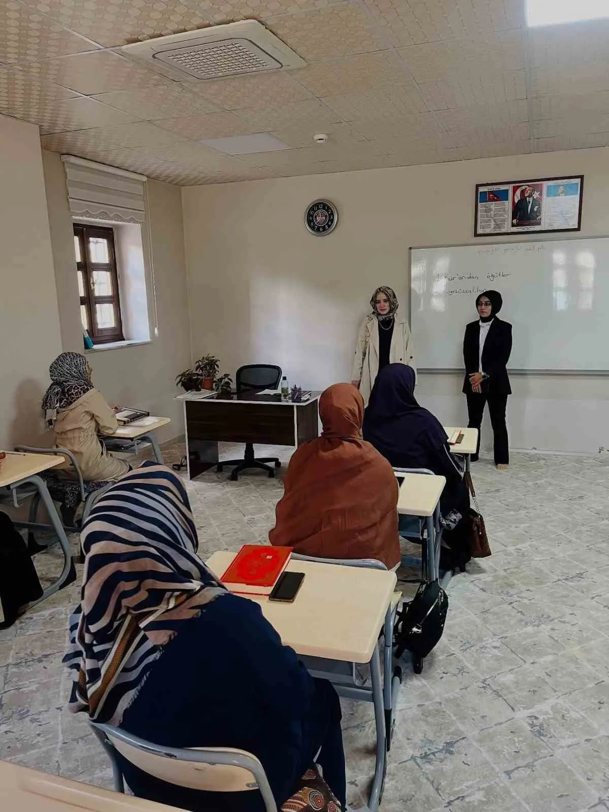 Ağrı’nın Patnos ilçesinde Kaymakam Burak Dertlioğlu’nun eşi Merve Kazez Dertlioğlu,