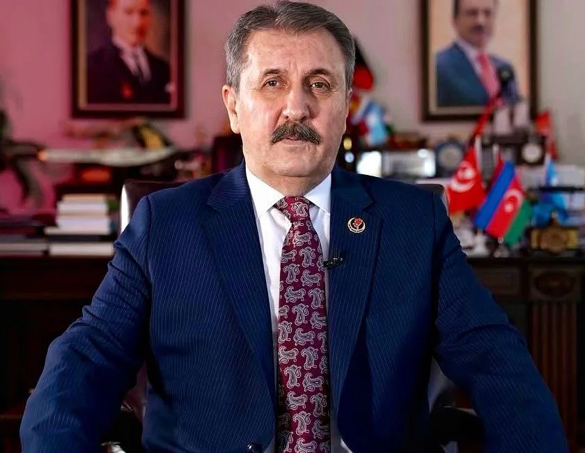 Büyük Birlik Partisi (BBP) Genel Başkanı Mustafa Destici, trafik kazasında
