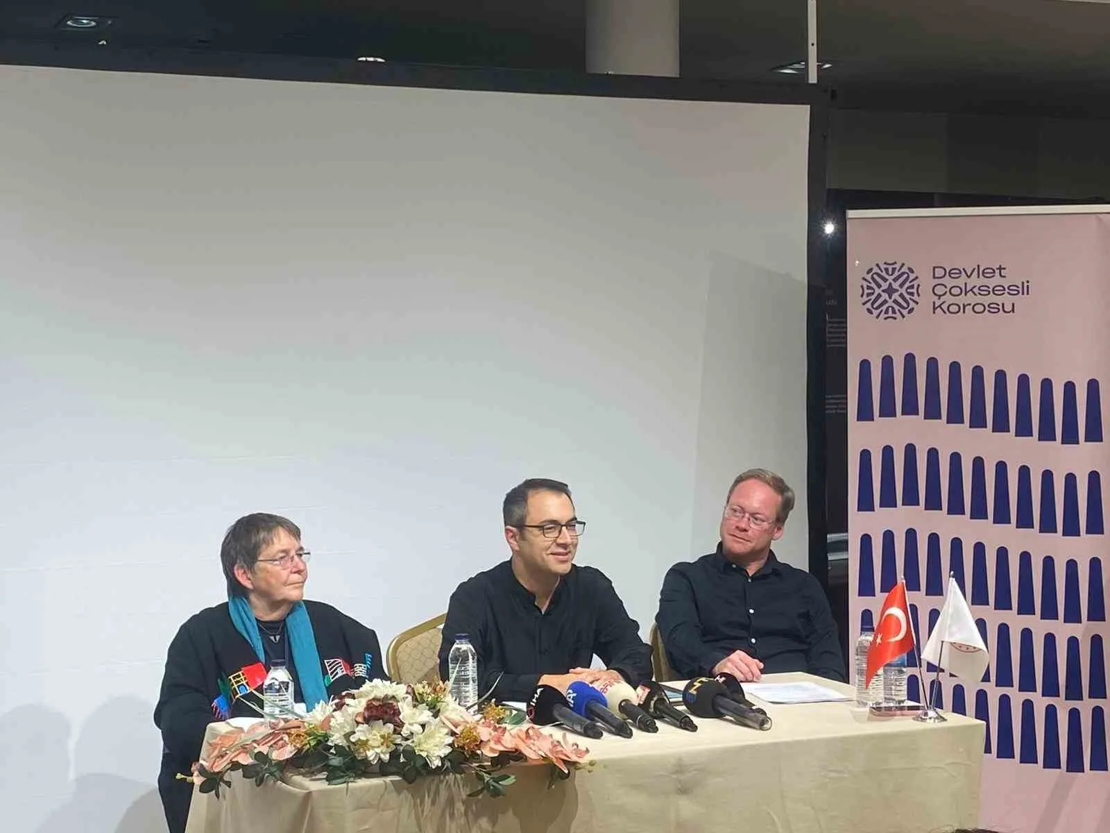 Ankara’da Devlet Çoksesli Korosunun ‘2025-2026 Sanat Sezonu Lansman’ programı gerçekleştirildi.