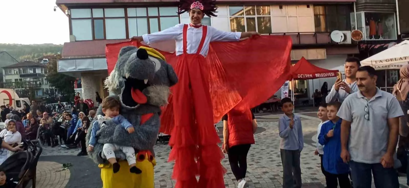 Devrek’te belediyesi tarafından sünnet olan çocuklar için şöleni gerçekleştirildi. Zonguldak’ın