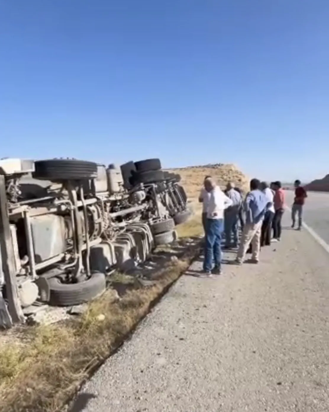 Adıyaman’da kontrolden çıkan kamyonun devrilmesi sonucu meydana gelen kazada 1