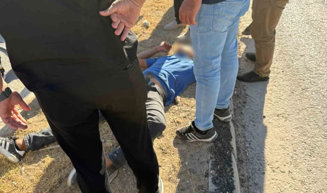 Adıyaman’da, kontrolden çıkarak devrilen motosikletin yerde yatan sürücüsüne başka bir