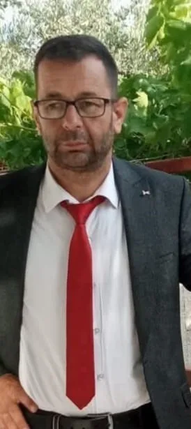 Manisa’nın Selendi ilçesinde kullandığı traktörün altına kalan sürücü hayatını kaybetti.