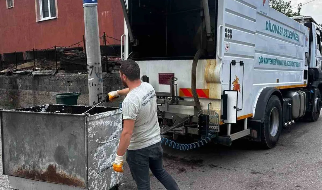 Dilovası Belediyesi Temizlik İşleri Müdürlüğü ekipleri, ilçe genelindeki çöp konteynerlerini