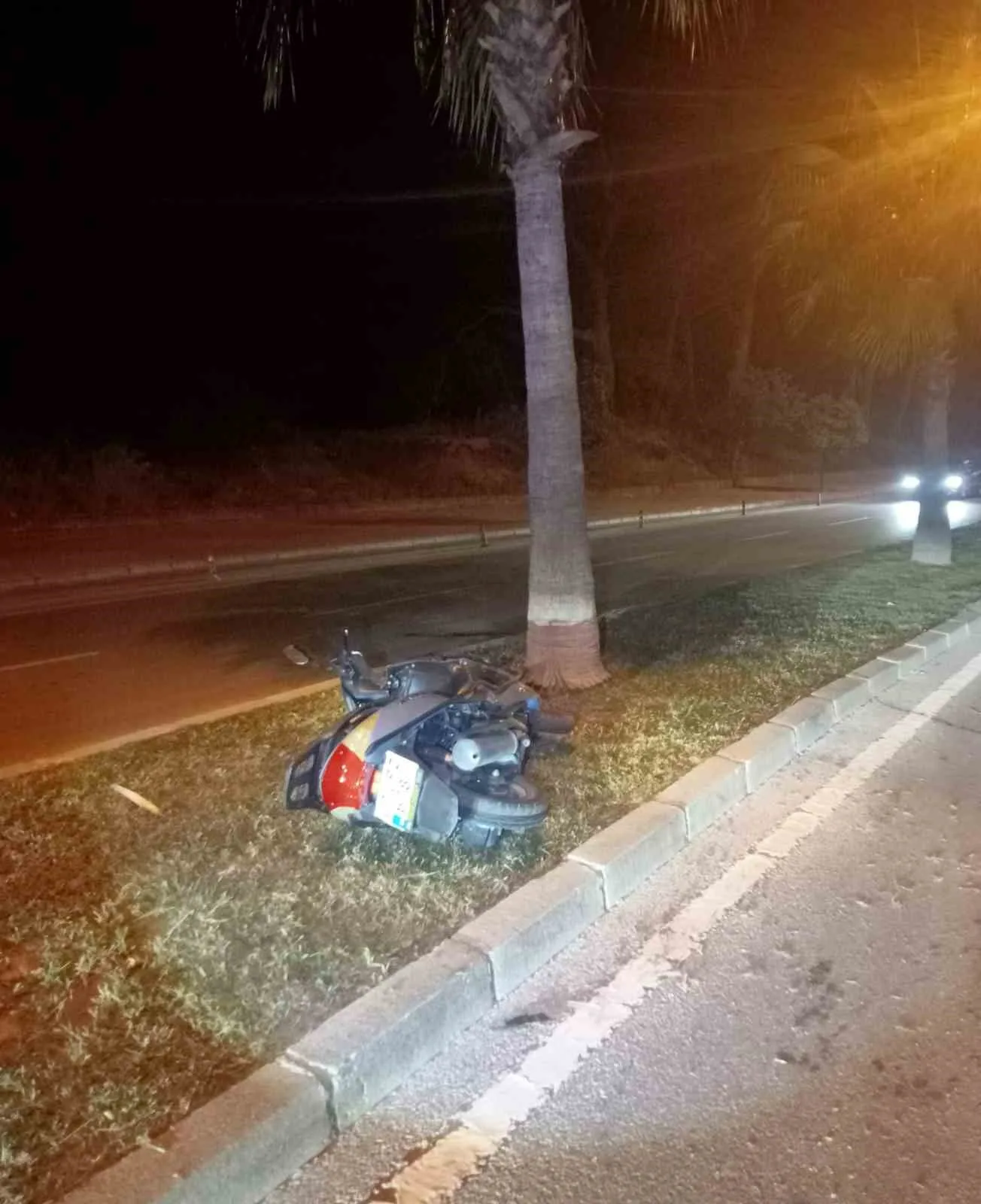 Antalya’nın Manavgat ilçesinde kullandığı motosikletin aydınlatma direğine çarpması sonucu meydana