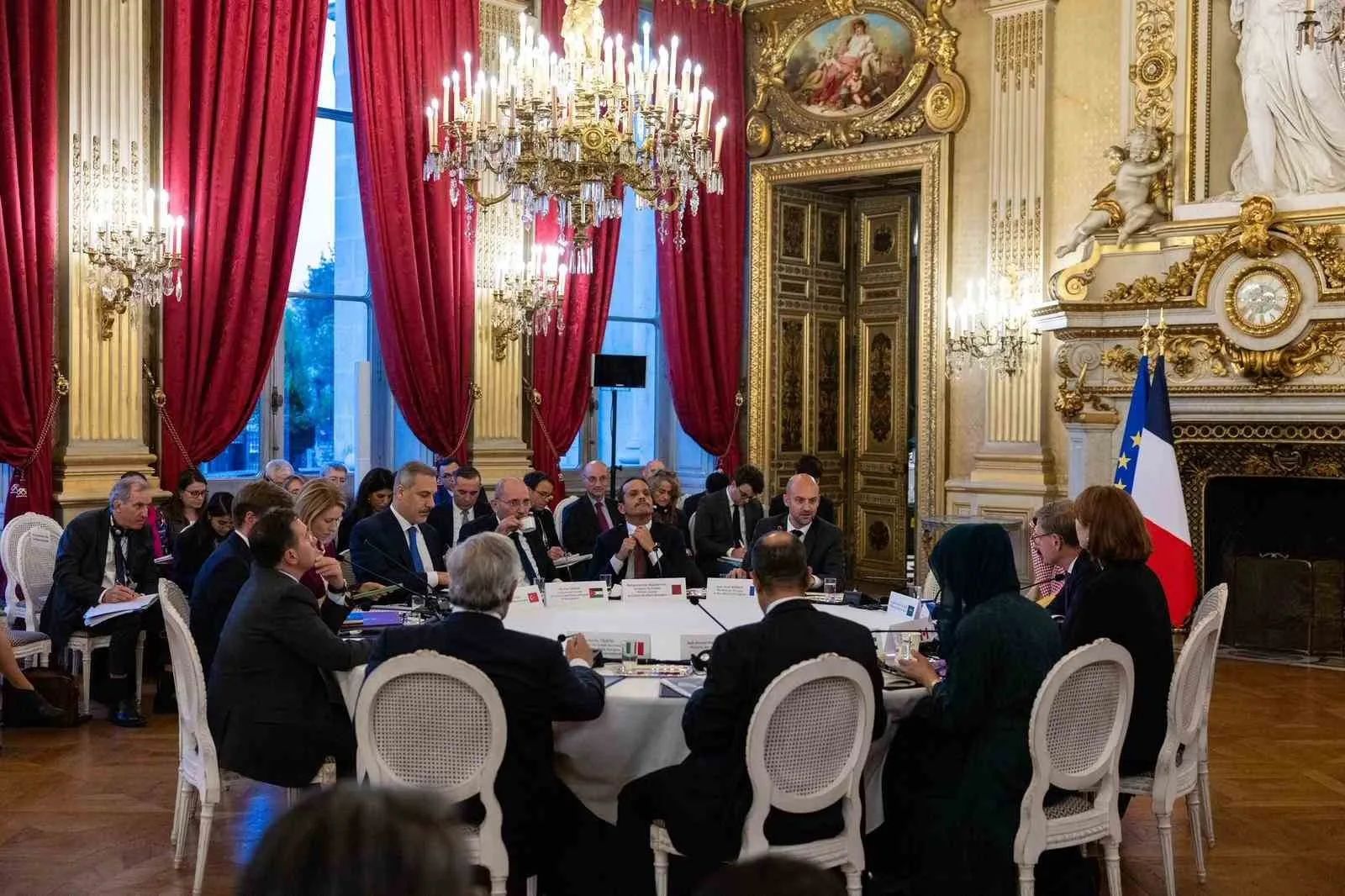 Dışişleri Bakanı Hakan Fidan, Fransa’da düzenlenen Gazze’deki savaşı sona erdirmeyi