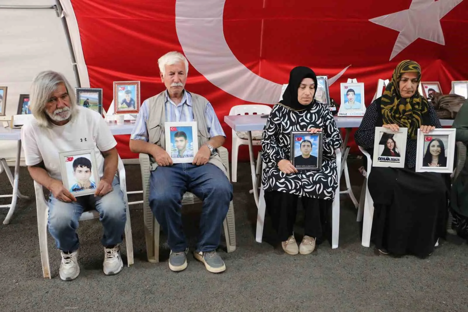 Diyarbakır anneleri, MHP Grup Toplantısı’nda Devlet Bahçeli’nin “Farklı saik ve