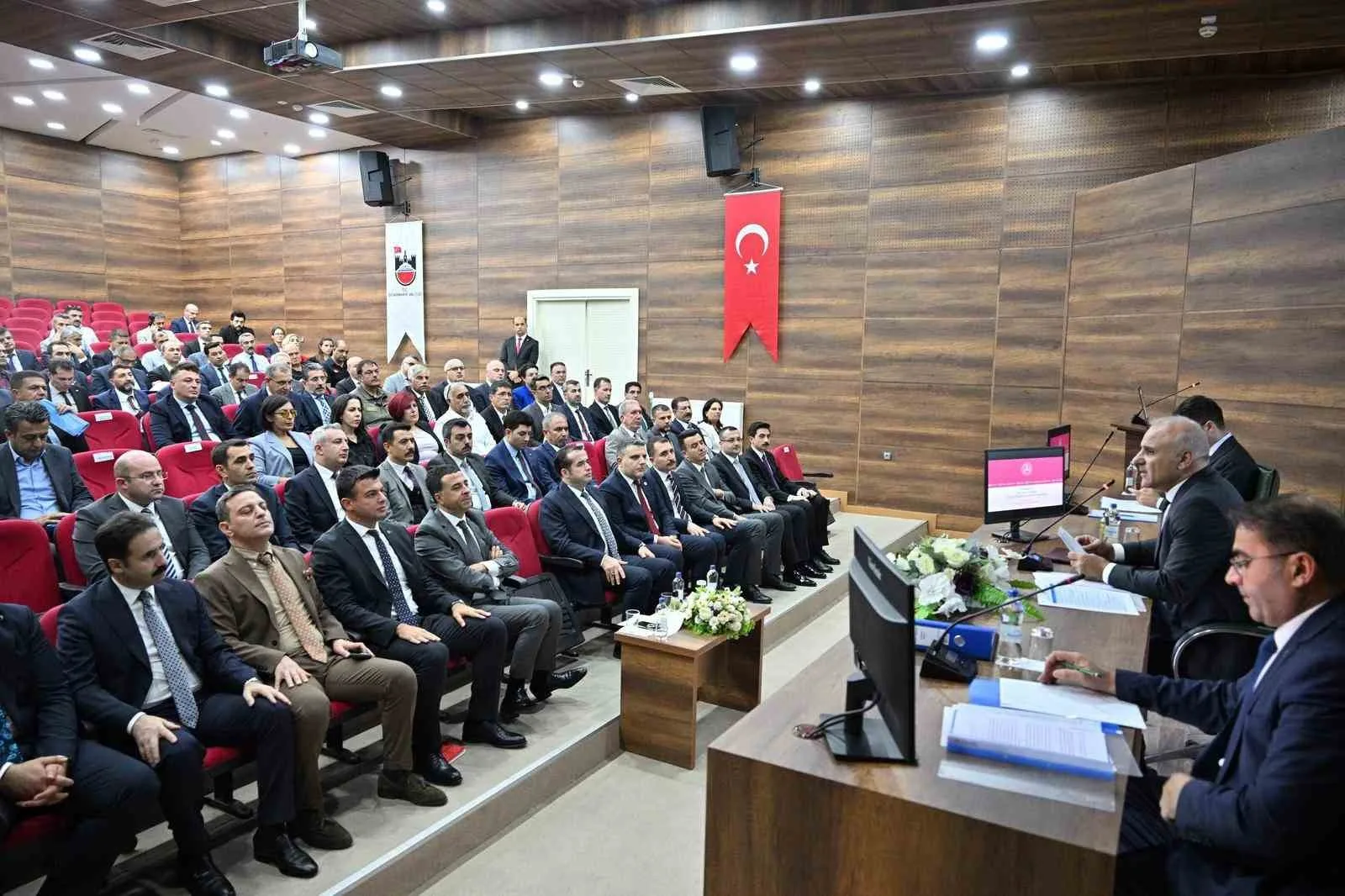 Diyarbakır Valisi Murat Zorluoğlu, il genelinde yürütülen 625 projenin toplam