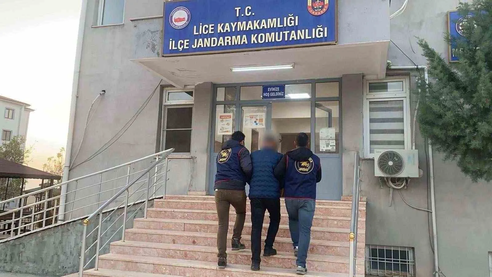 Diyarbakır’ın Lice ilçesinde jandarma ekiplerince düzenlenen operasyonda, uyuşturucu madde imal