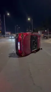 Diyarbakır’da sürücüsünün direksiyon hakimiyetini kaybettiği otomobil takla attı. Kazada 1