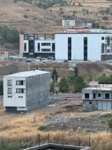 Diyarbakır’ın Çermik ilçesinde düğünde iki grup arasında çıkan silahlı kavgada