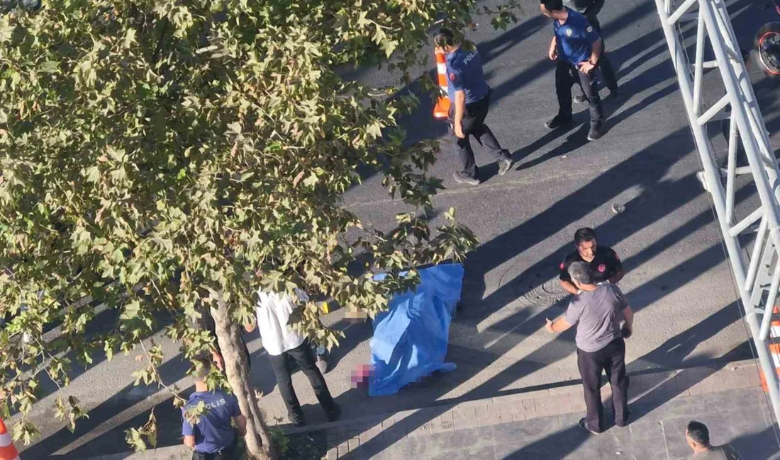 Diyarbakır’ın Bağlar ilçesinde kaldırımda silahlı saldırıya uğrayan kişi hayatını kaybetti.