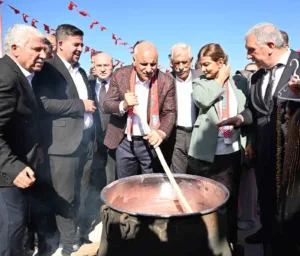 Diyarbakır’ın Çüngüş ilçesinde “Kral Yolu Yürüyüşü, Bağ Bozumu ve Nar
