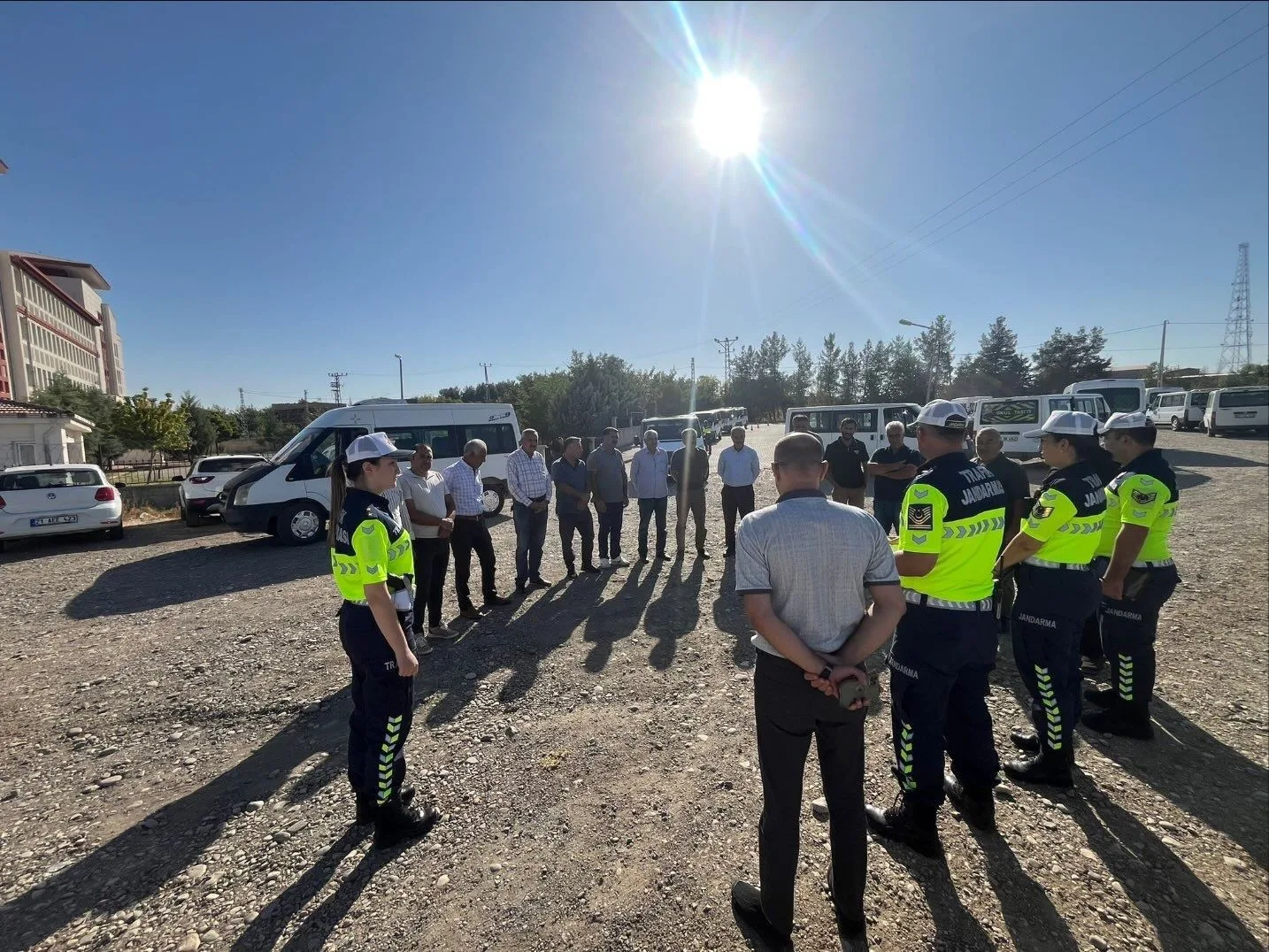 Diyarbakır’ın Sur ilçesinde jandarma personelinde okul servis araç sürücüleri için