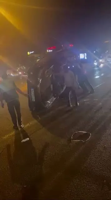 Diyarbakır’da sürücüsünün direksiyon hakimiyetini kaybettiği otomobil takla attı. Kazada 1