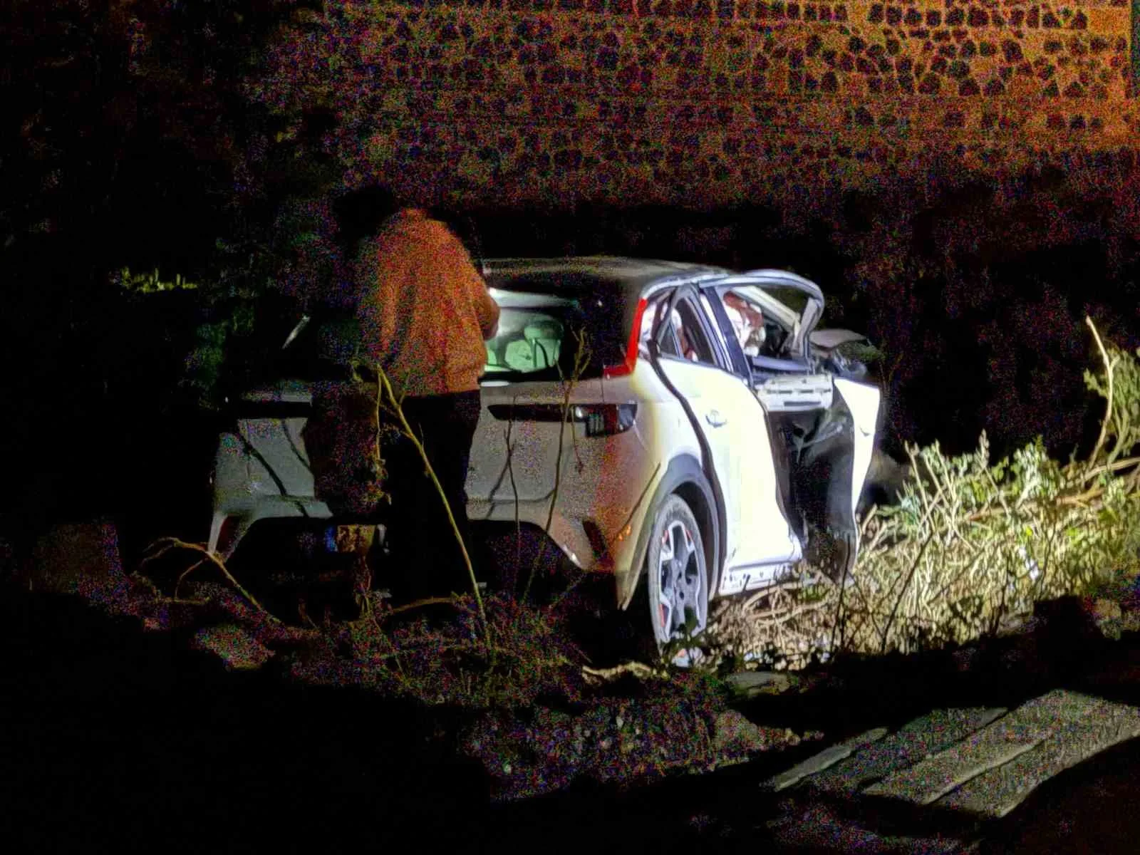 Diyarbakır’da polisin dur ihtarına uymayan araç, karşı yönden gelen içinde