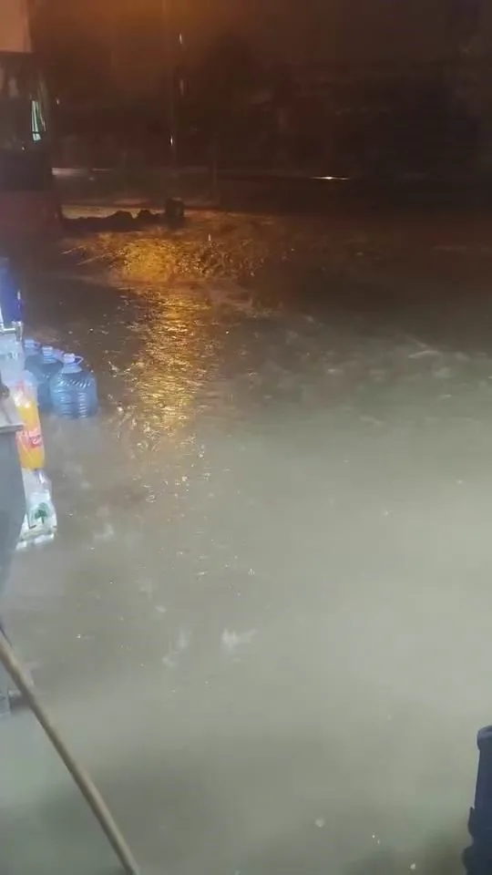 Diyarbakır’da dün akşam saatlerinde aniden bastıran sağanak yağış neden ile