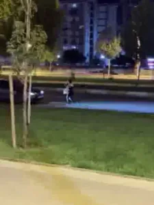 Diyarbakır’da bir kadın, ana yol üzerine çıkıp seyir halindeki araçların