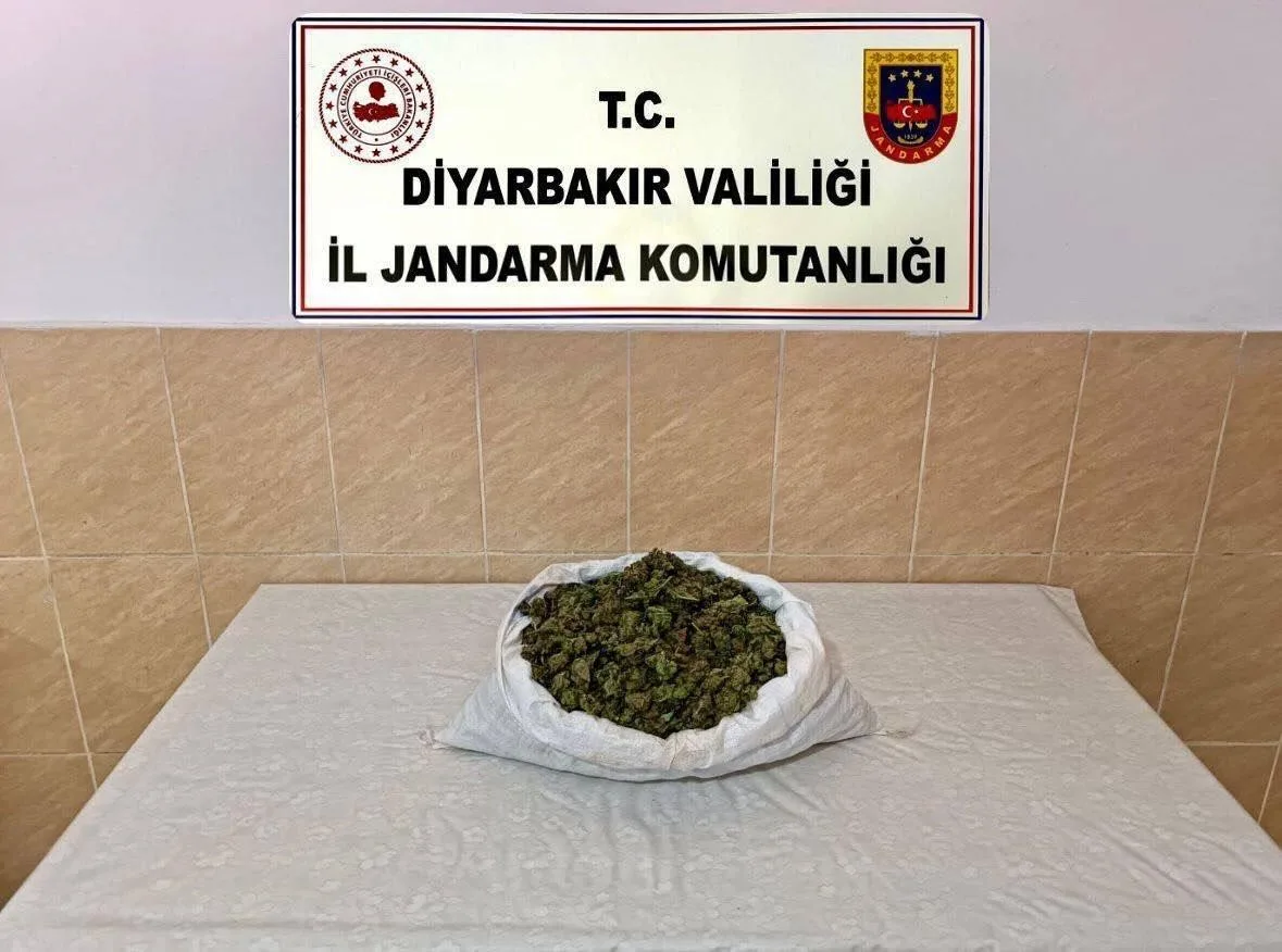 Diyarbakır İl Jandarma Komutanlığı Narkotik Suçlarla Mücadele Şube Müdürlüğü ekiplerinin
