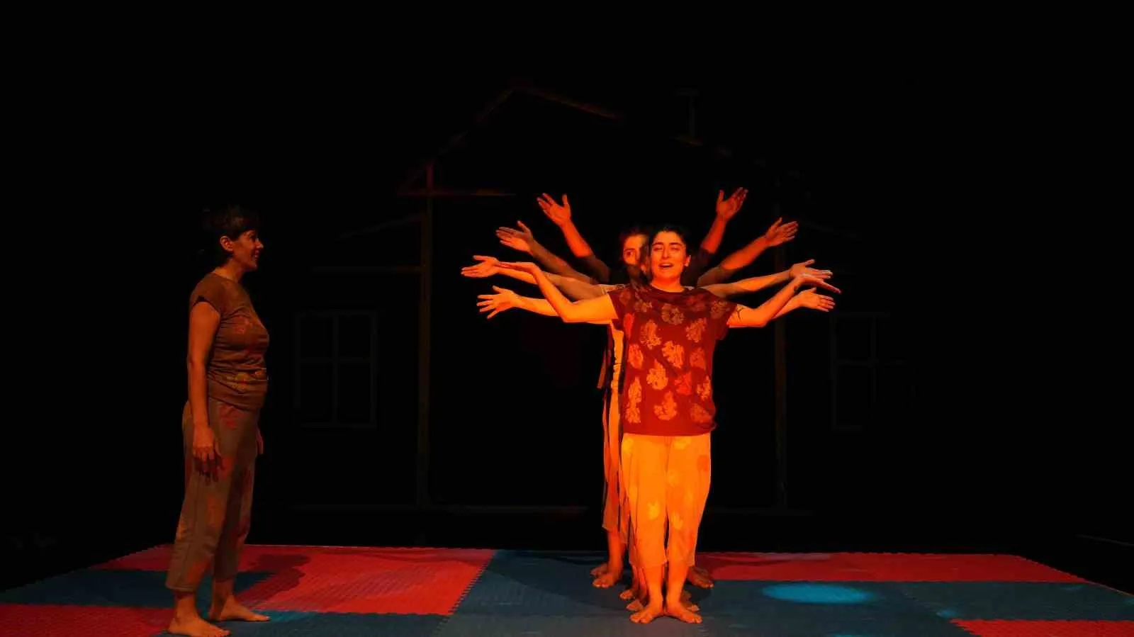 Diyarbakır Büyükşehir Belediyesi Şehir Tiyatrosu (DBŞT) oyuncuları, 12 Ekim Pazar