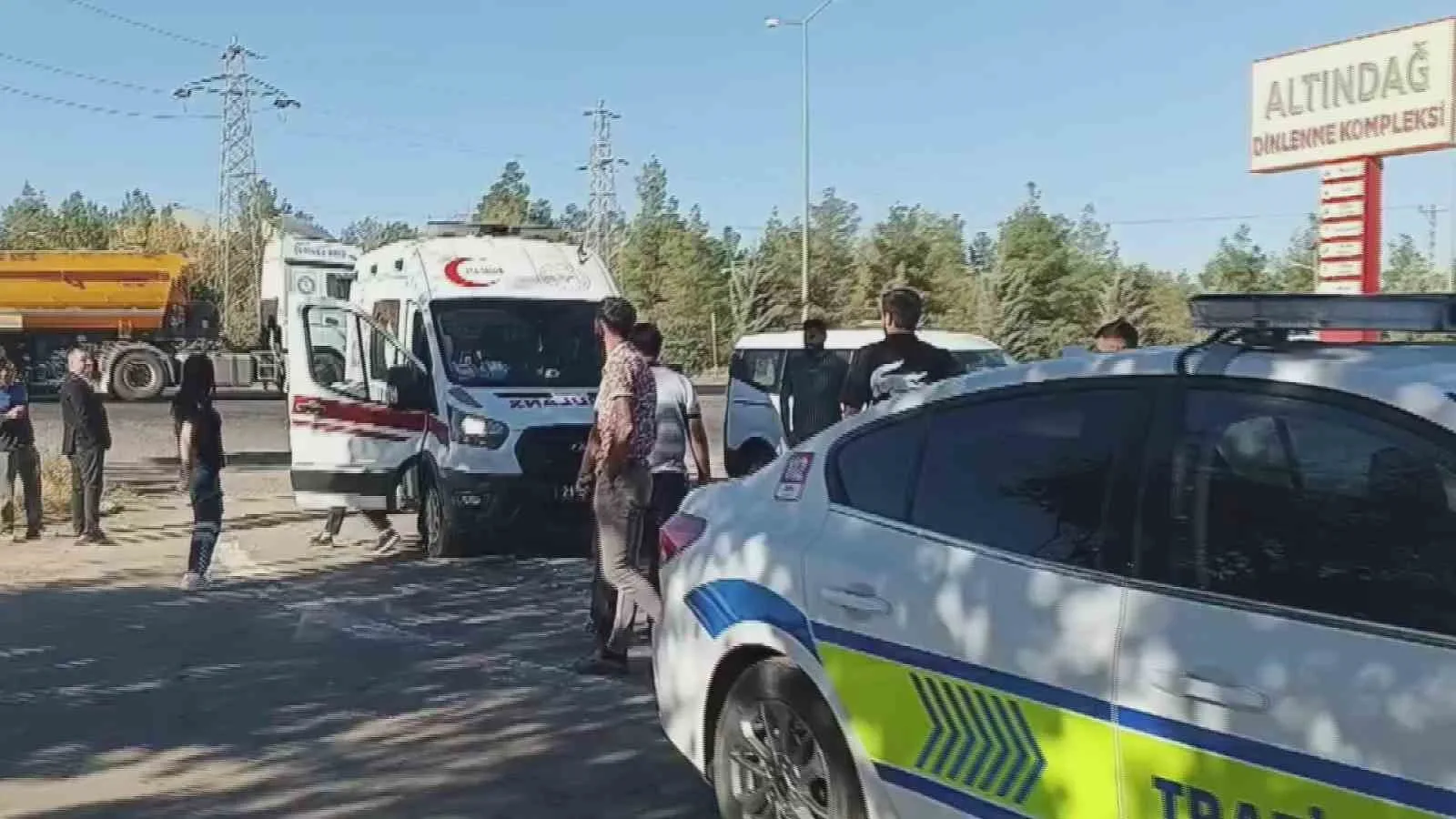 Diyarbakır-Elazığ karayolu üzerinde 3 aracın karıştığı zincirleme trafik kazasında 1