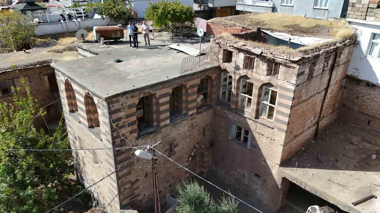 Diyarbakır’ın Çermik ilçesinde bulunan 15. yüzyıldan kaldığı değerlendirilen Beyler Konağı,