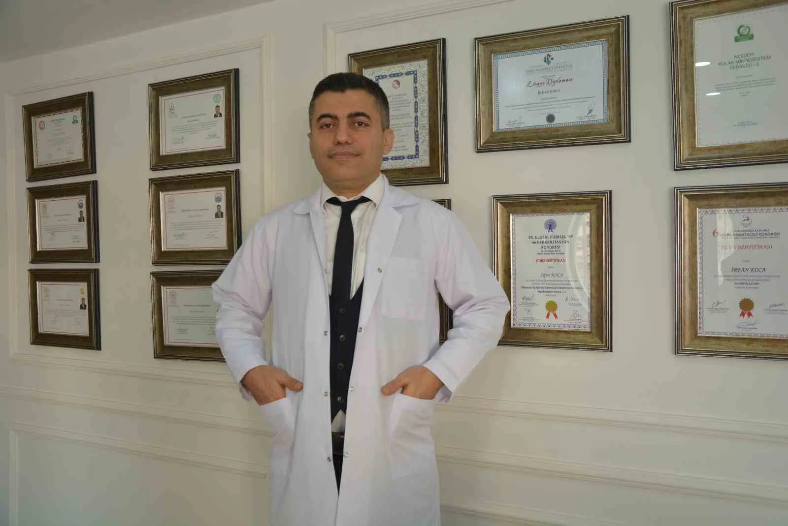 Fizik Tedavi ve Rehabilitasyon Uzmanı Doç. Dr. İrfan Koca, boyun