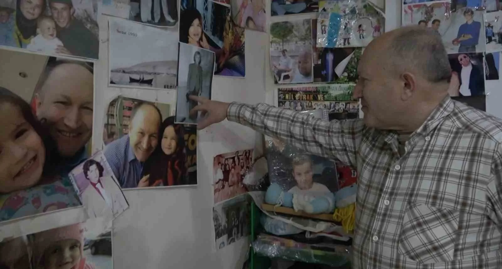 Isparta’da 52 yıldır fotoğrafçılık yapan adam, doğduğu kasabanın neredeyse tüm