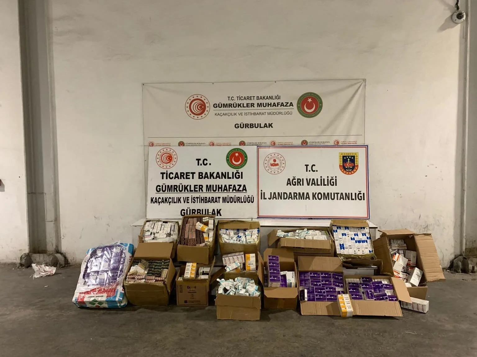 Ağrı’nın Doğubayazıt ilçesindeki Gürbulak Sınır Kapısı sahasında gerçekleştirilen kontrol ve