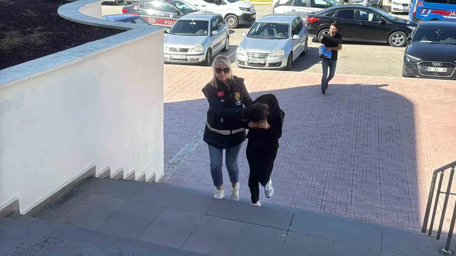 Bodrum’da lojmanda doğurduğu bebeğini havluya sarıp terasa bırakan Kırgızistan uyruklu