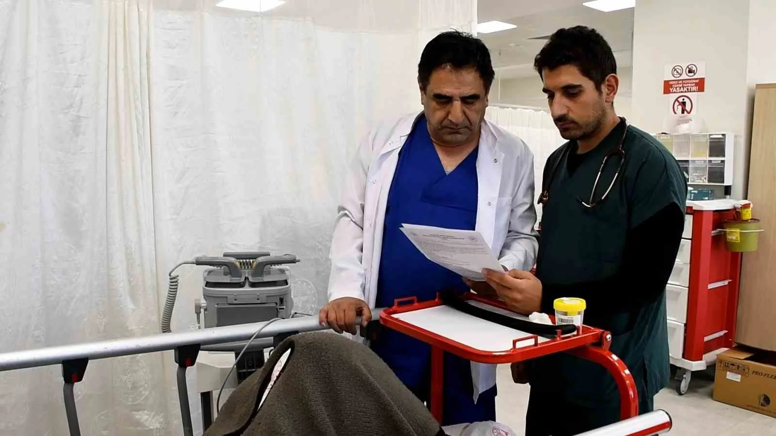 Konya’nın Kulu ilçesinde aynı hastanede görev yapan baba-oğul doktorlar hastaların
