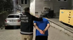 Samsun’da dolandırıcılık suçundan 15 yıl hapis cezası bulunan şahıs polis