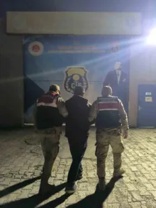 Kars’ta hakkında dolandırıcılık suçundan kesinleşmiş hapis cezası bulunan 1 kişi