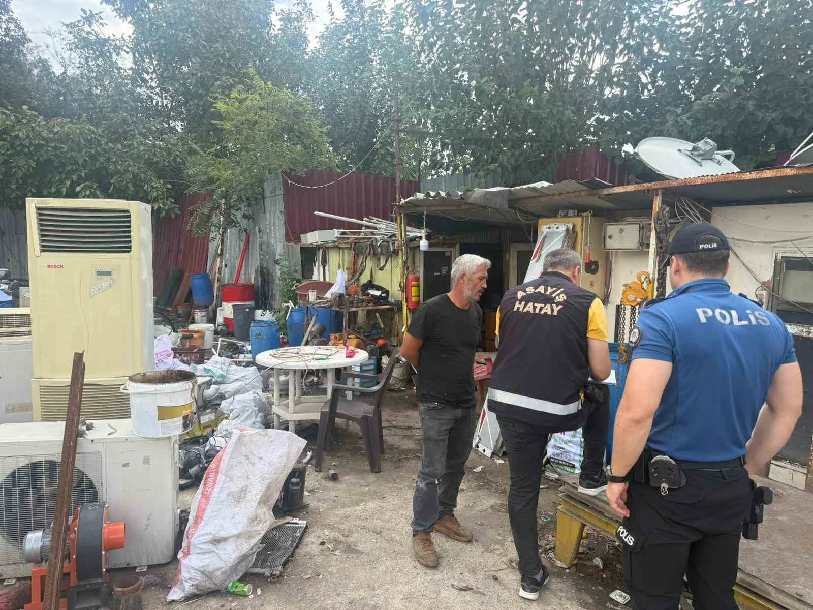 Hatay’ın Dörtyol ilçesinde hurdacılara yönelik gerçekleştirilen denetimlerde 8 iş yeri