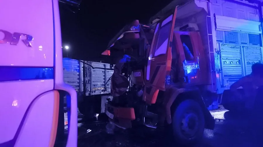 Hatay’da 2 tırın çarpışması sonucu yaşanan trafik kazasında tır sürücüsü